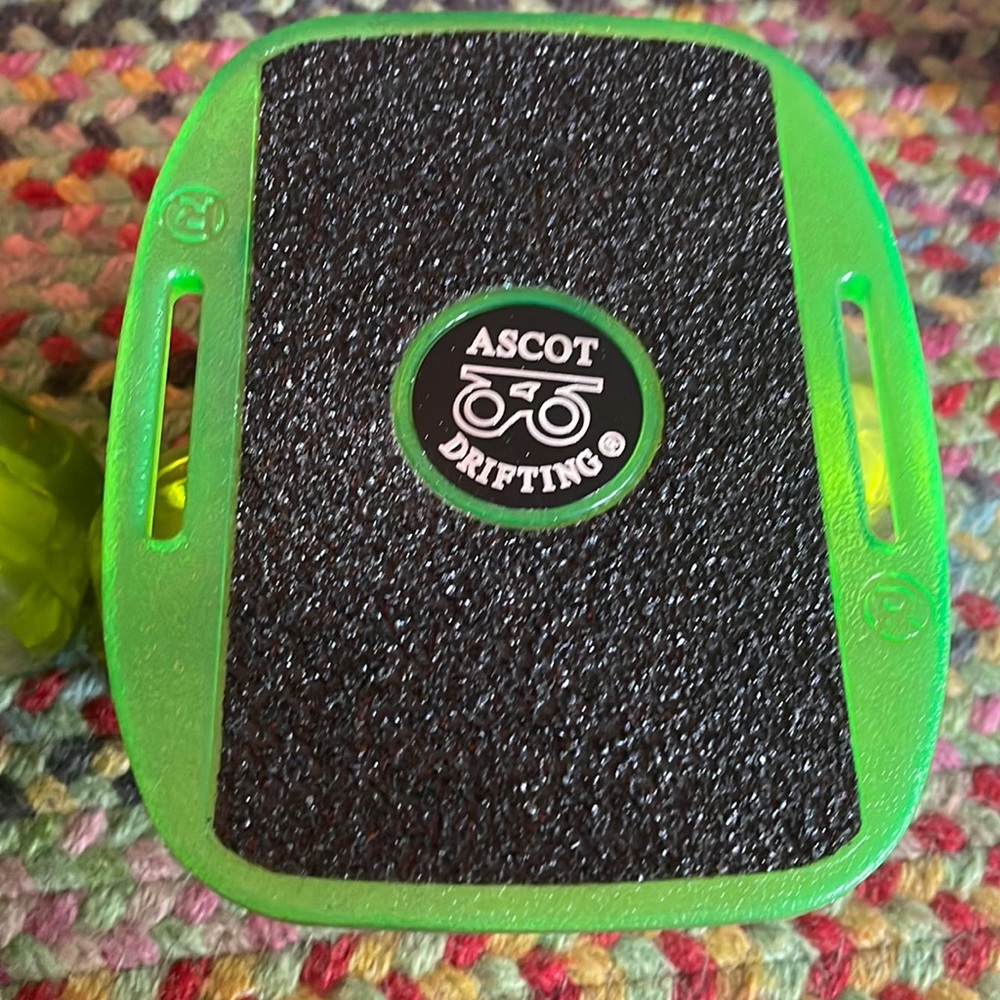 Ascot drift skates